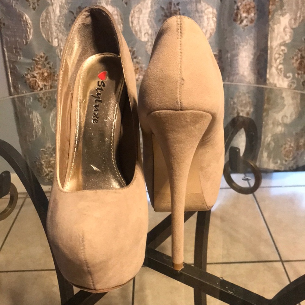 Heels - Picture 2 of 3